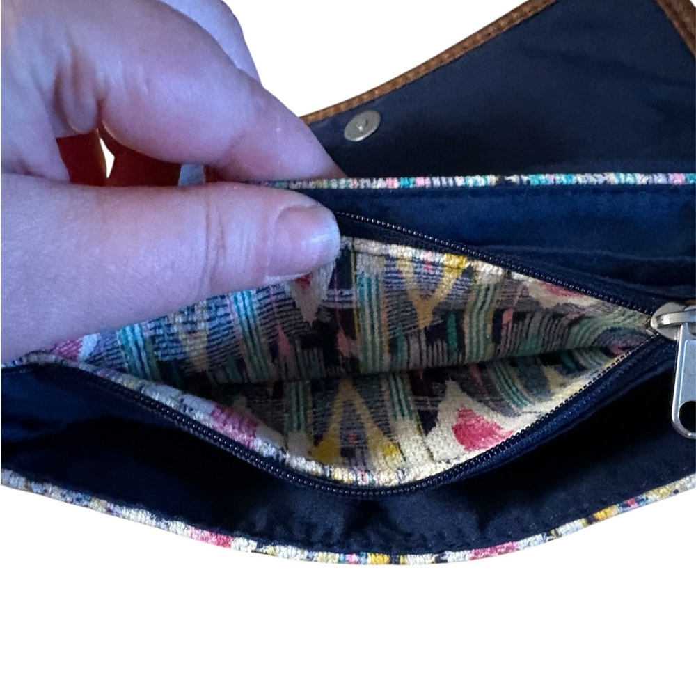 Vintage brand new never used: Aeropostale Colorful Patterned Wristlet - Picture 5 of 7